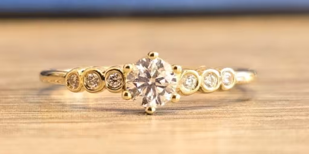 Ehering selber schmieden: Personalisierte Trauringe aus Gold mit Diamanten, handgefertigt für den be.