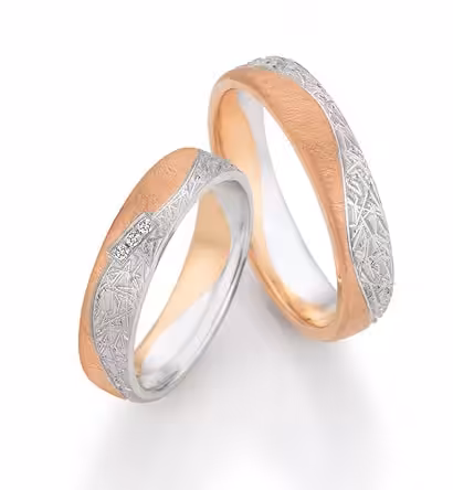 Trauringe selber schmieden: Handgefertigte Eheringe aus Gold und Silber.
